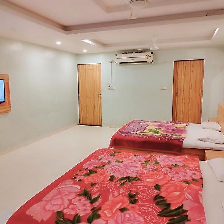 Hotel Guru Kripa - 500Mtr From Shreenathji Temple Натхдвара Экстерьер фото