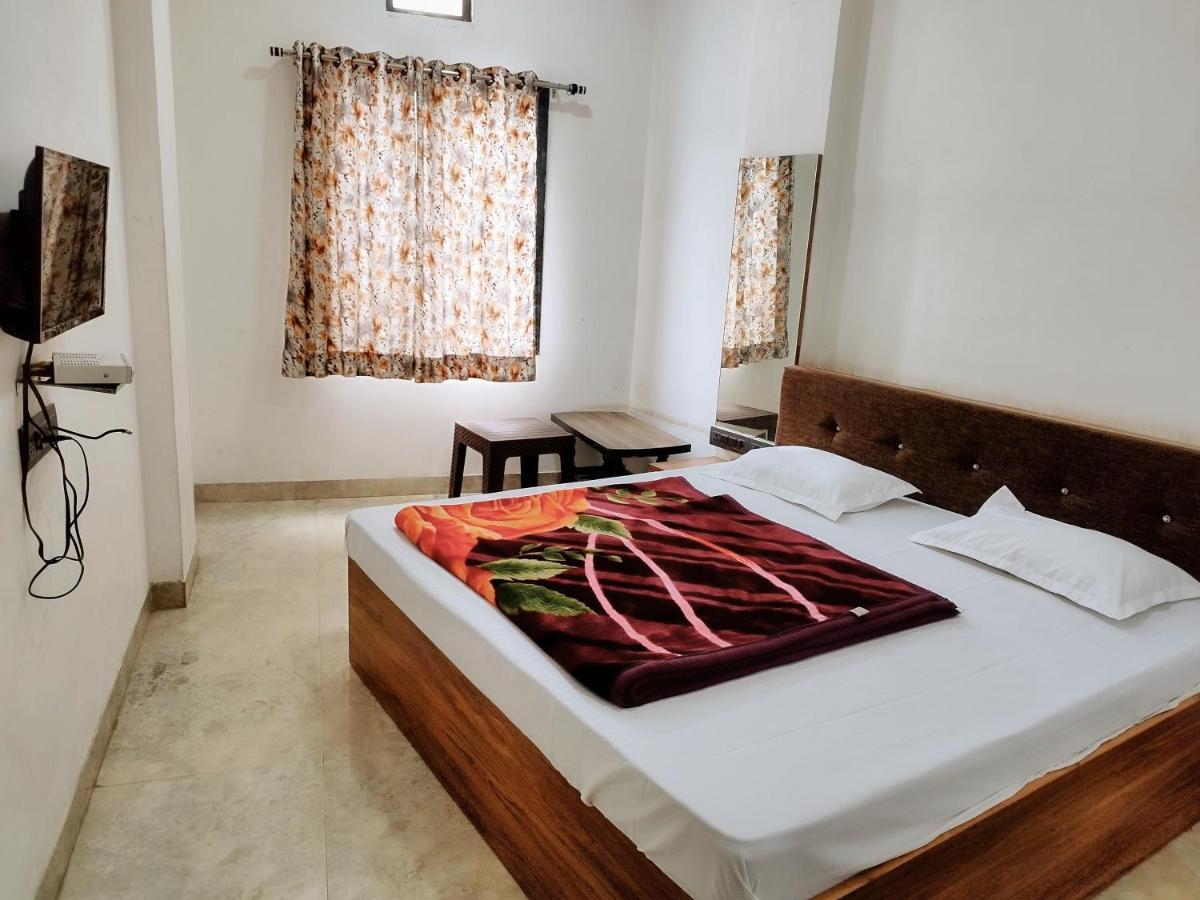 Hotel Guru Kripa - 500Mtr From Shreenathji Temple Натхдвара Экстерьер фото