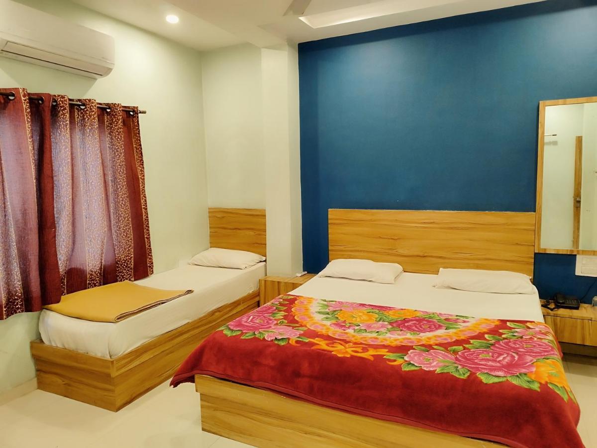 Hotel Guru Kripa - 500Mtr From Shreenathji Temple Натхдвара Экстерьер фото