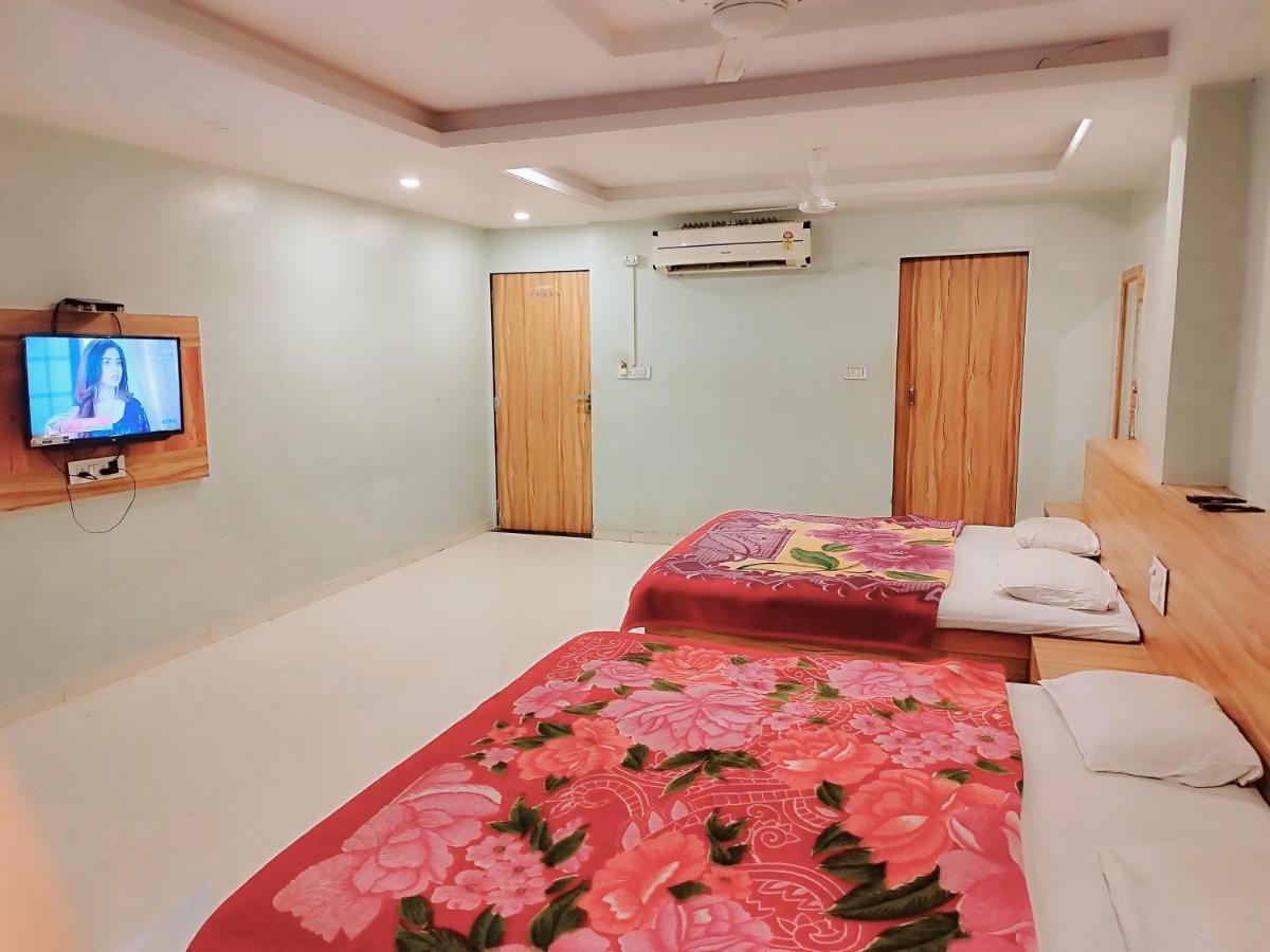 Hotel Guru Kripa - 500Mtr From Shreenathji Temple Натхдвара Экстерьер фото