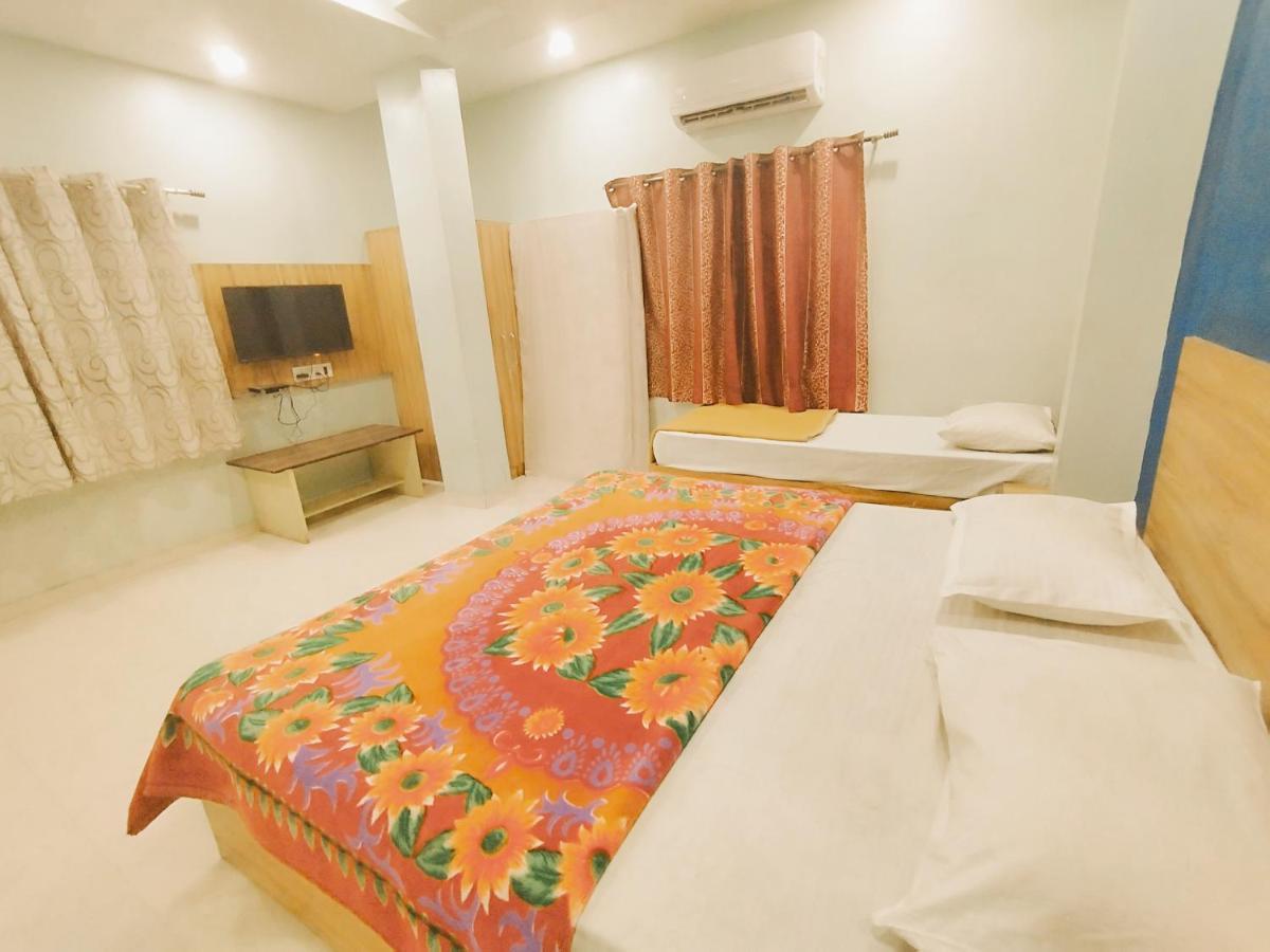 Hotel Guru Kripa - 500Mtr From Shreenathji Temple Натхдвара Экстерьер фото